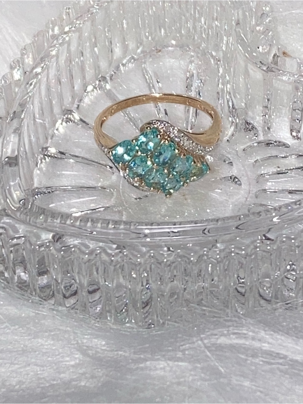14k Gold Ring with Aqua Blue Cluster Stones
